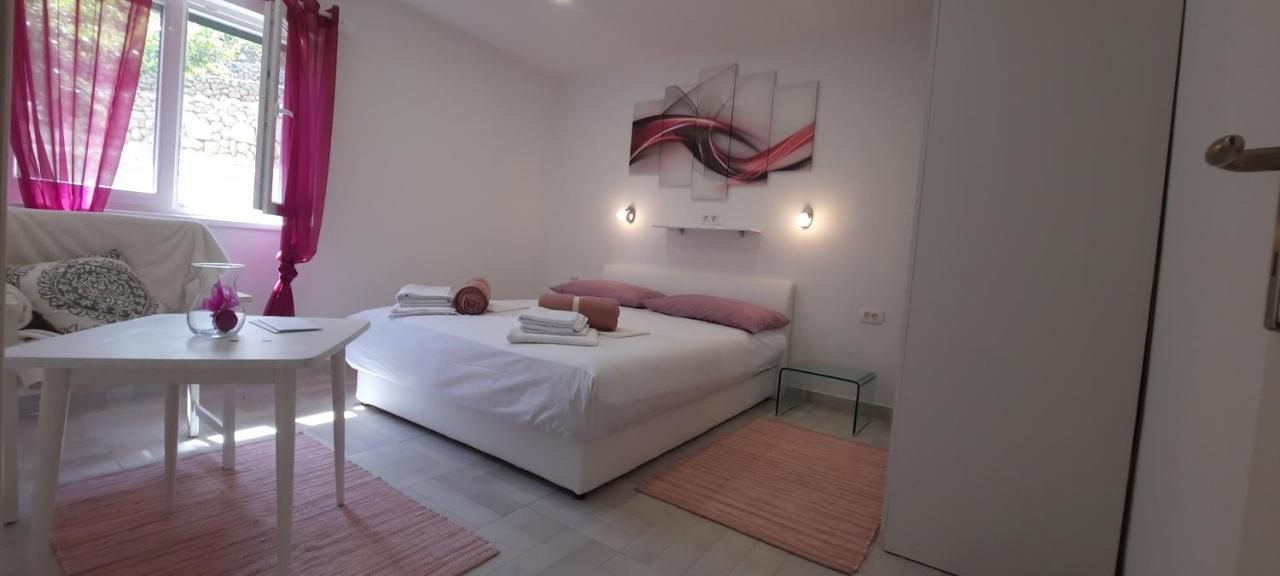 Apartments Suho Komiža Eksteriør billede