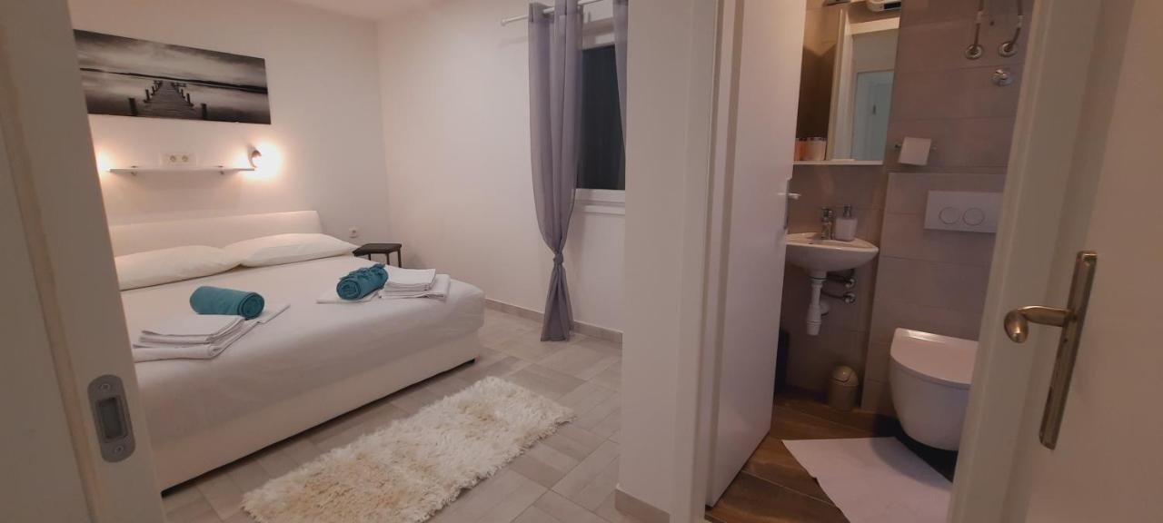 Apartments Suho Komiža Eksteriør billede