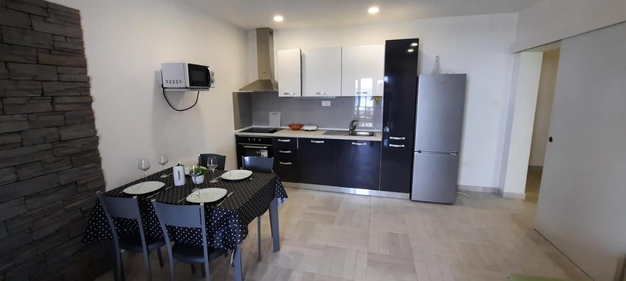 Apartments Suho Komiža Eksteriør billede