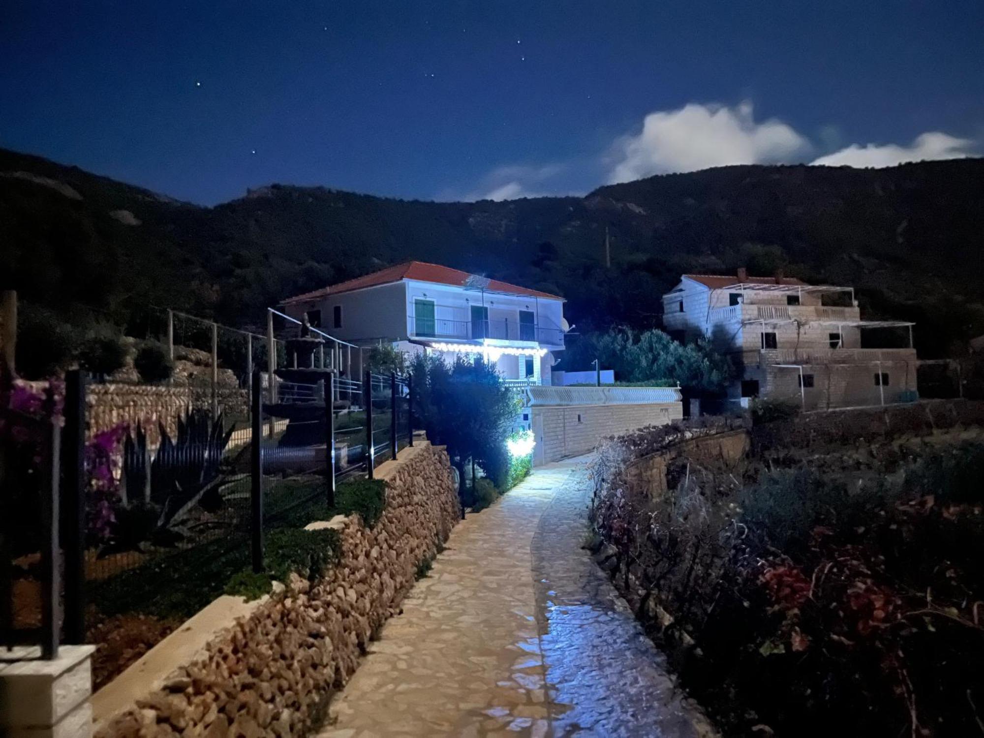 Apartments Suho Komiža Eksteriør billede